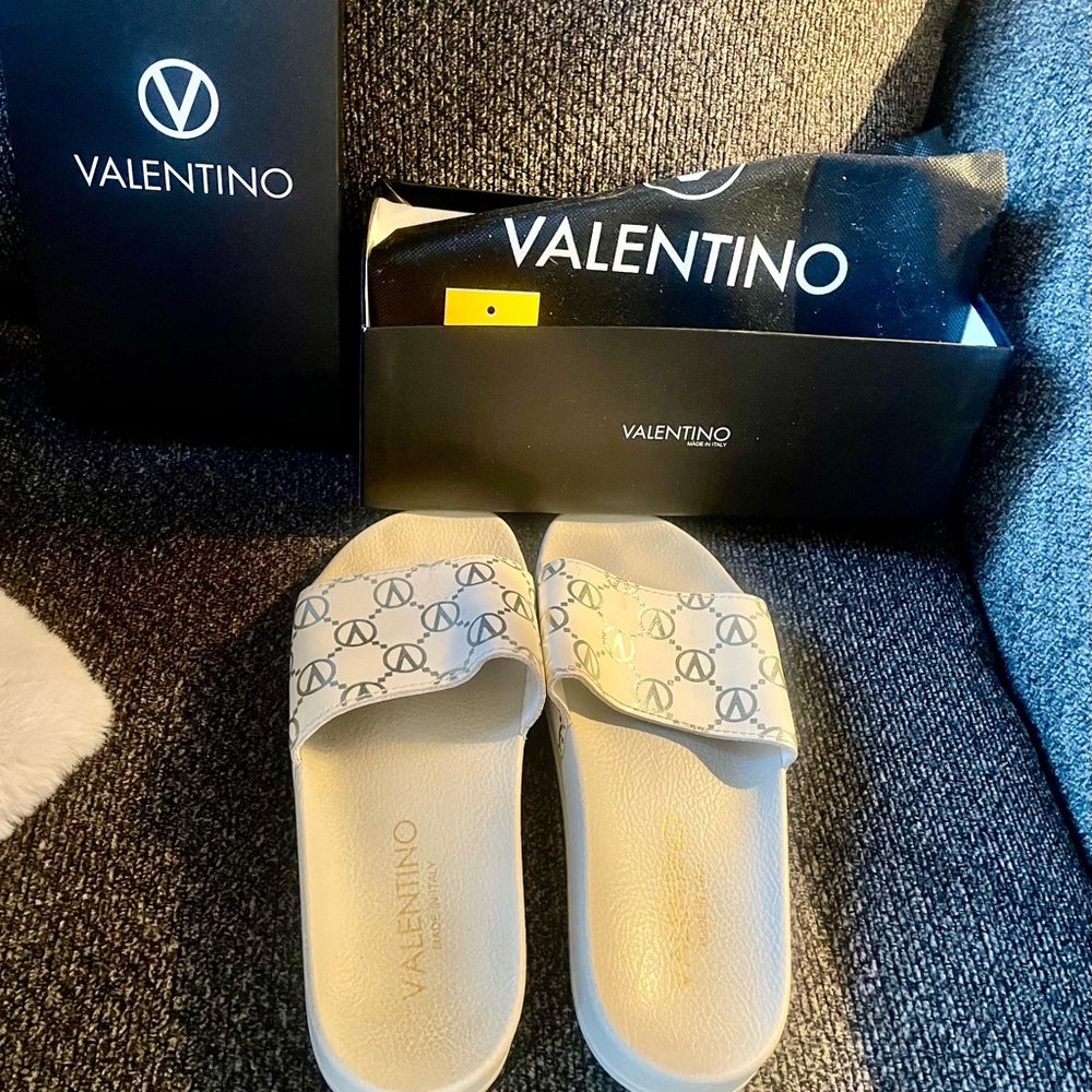 Super comfortable Valentino slides. White and gold